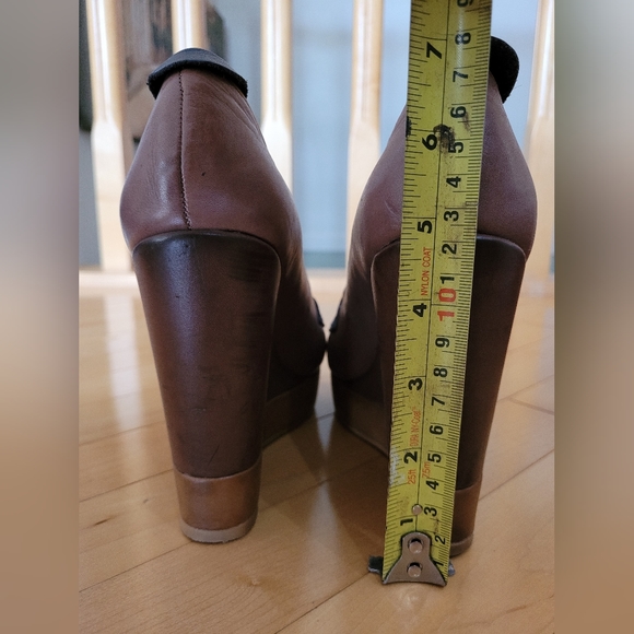 Tan and Navy Color Block Wedges size 8.5 - Picture 2 of 8